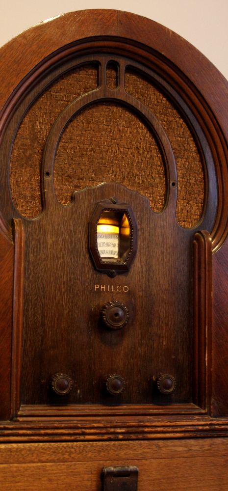 1933 Philco Model 44 Raspberry Pi Radio - Barbarians Abroad