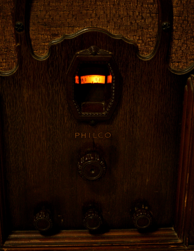 1933 Philco Model 44 Raspberry Pi Radio - Barbarians Abroad